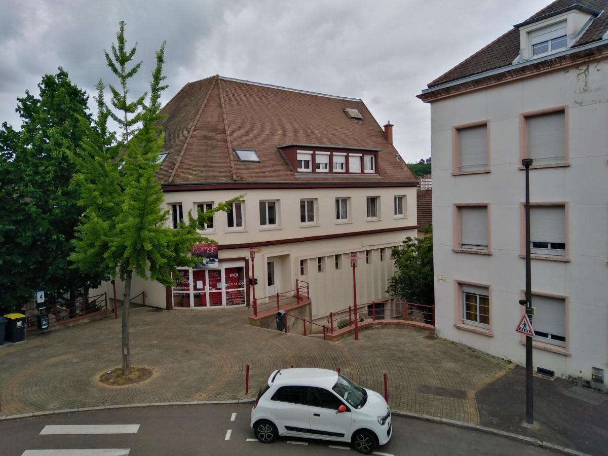 Chambre Meublee Au Coeur De Ville - Chez L'Habitant Le Creusot Eksteriør billede