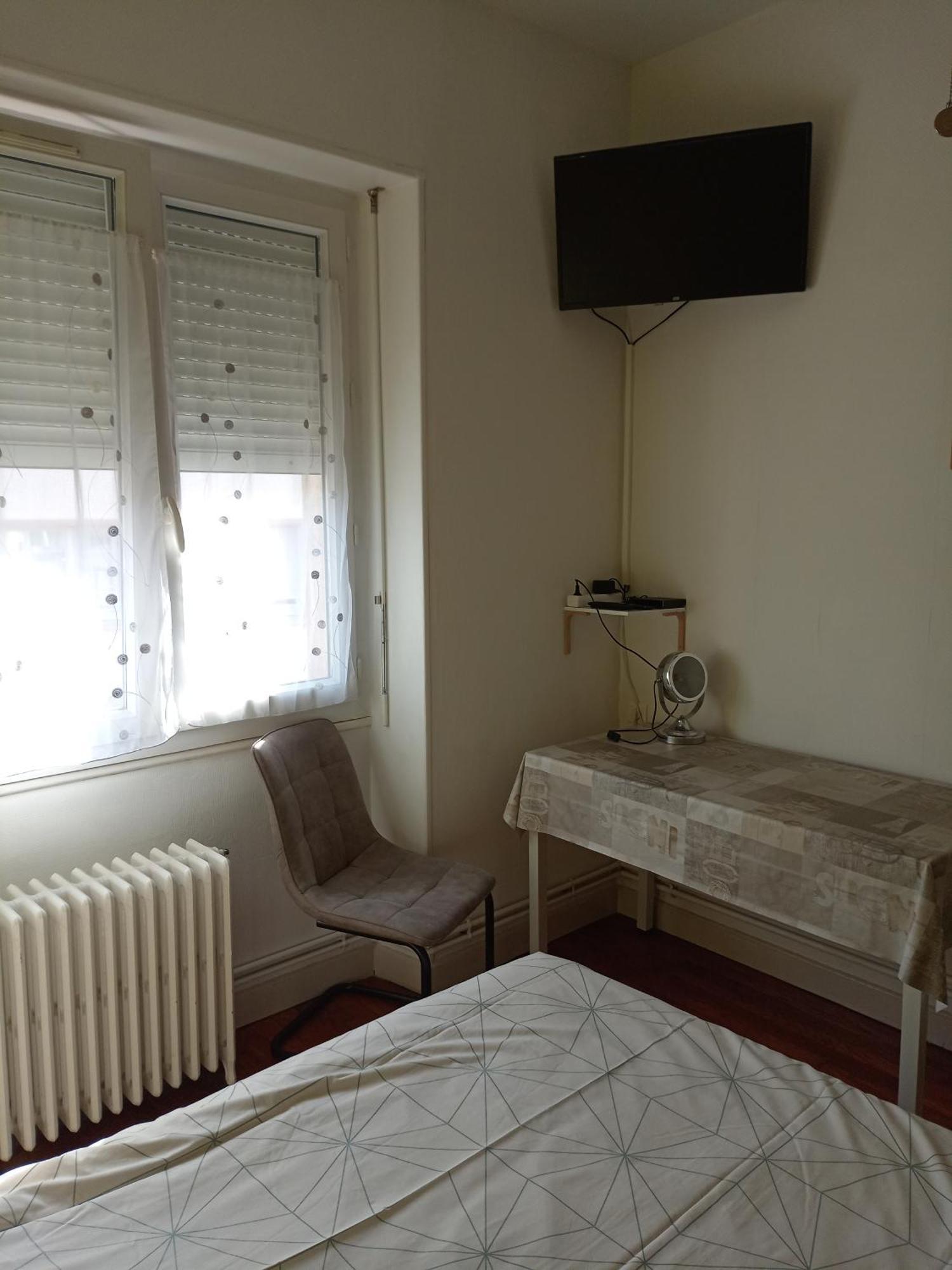 Chambre Meublee Au Coeur De Ville - Chez L'Habitant Le Creusot Eksteriør billede